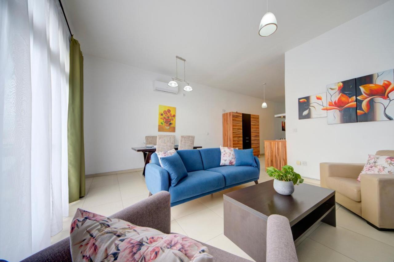 St Julians 2 Bedroom Apartment With Commanding Seaviews By Shortletsmalta San Julián Exterior foto