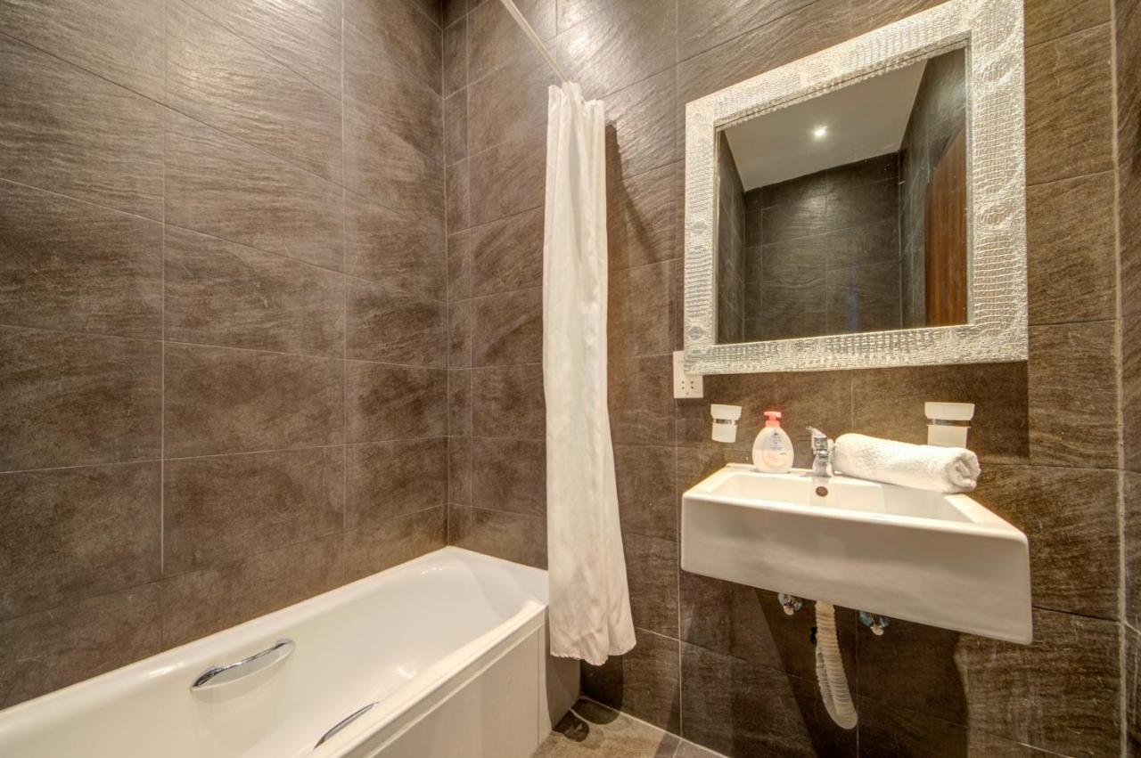 St Julians 2 Bedroom Apartment With Commanding Seaviews By Shortletsmalta San Julián Exterior foto