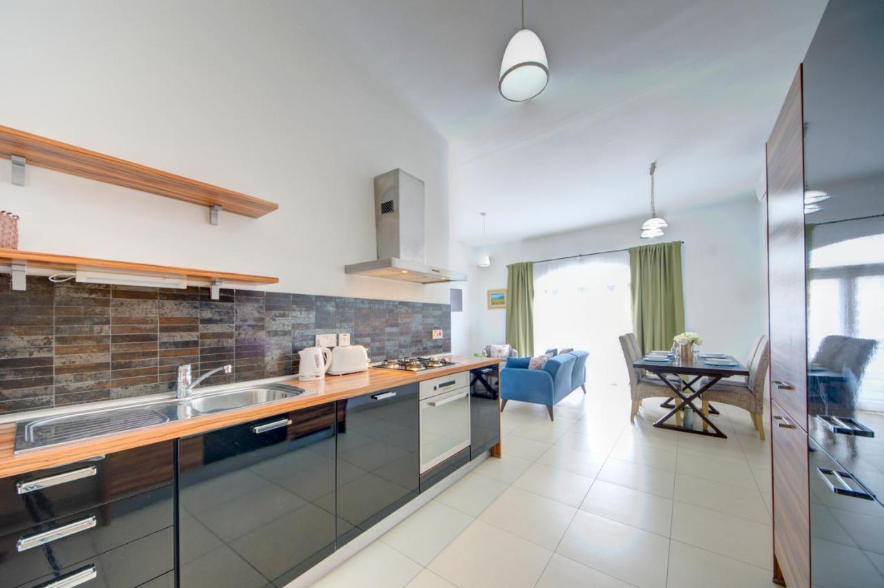 St Julians 2 Bedroom Apartment With Commanding Seaviews By Shortletsmalta San Julián Exterior foto